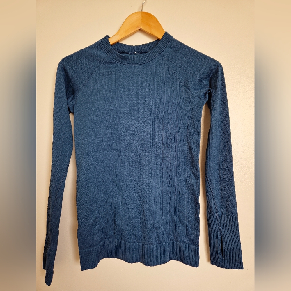 EUC Lululemon rest less pullover in carbon blue